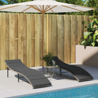 vidaXL Sonnenliegen 2 Stk. mit Tisch Hellgrau Poly Rattan